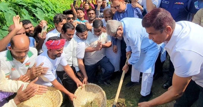 ভোট দিয়ে জান্নাতের টিকিট নেয়ার দলে আমরা না, আমরা কাজ করে ইবাদত করে বেহেস্তে যাবো : মির্জা ফখরুল